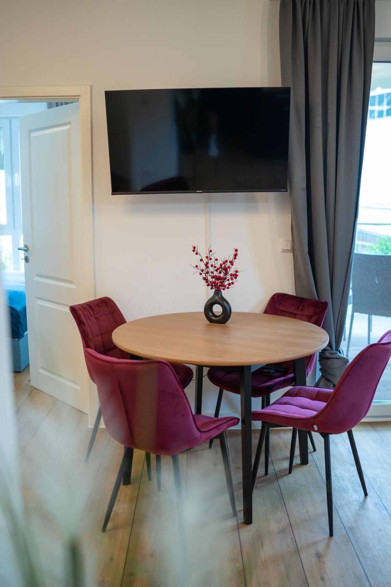 Moebliertes Wohnen - Nina Apartment Rostock Bagian luar foto